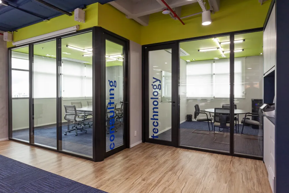 divisórias de vidro